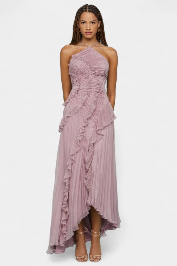 Seraphina | Vestido Halter Plisado con Bajo Asimétrico Elegante