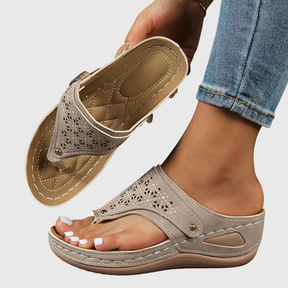 Momount Sandale Wedge Thong Damă – Piele Tăiată cu Laser Slide Toe-Post Toc Jos