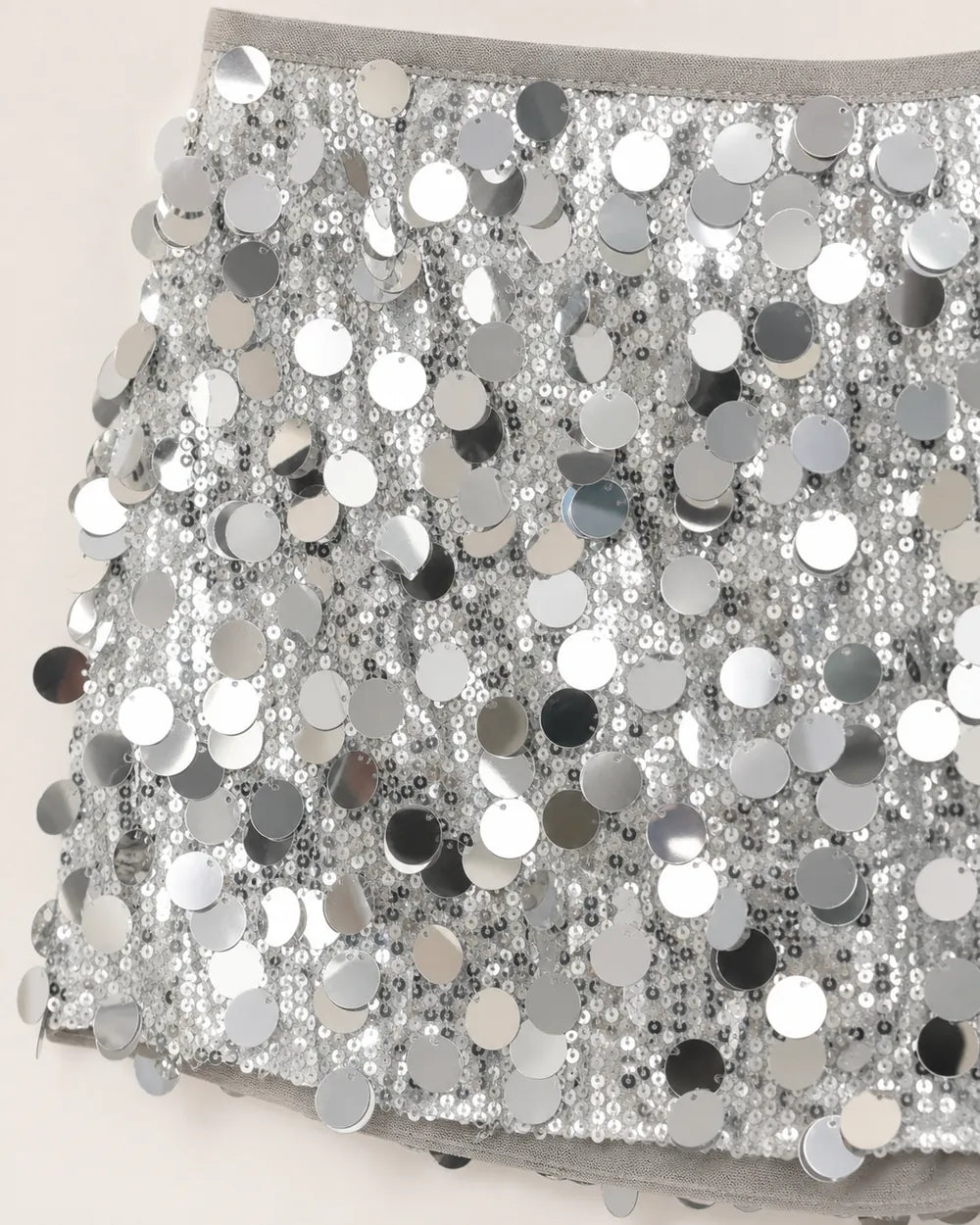 Mini-jupe femme trapèze à grandes paillettes — image 5