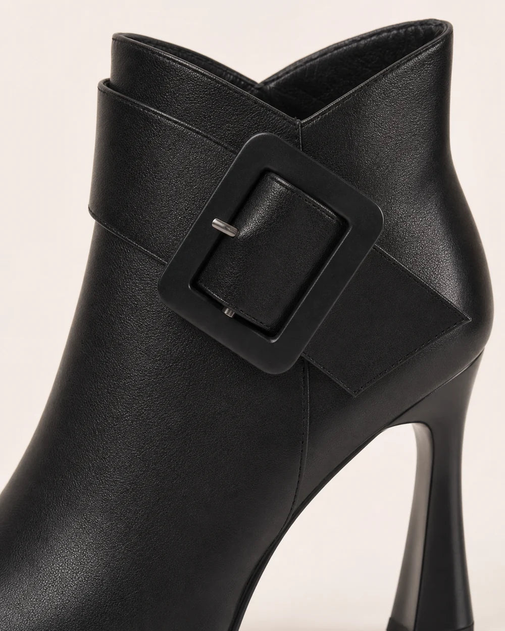 Women's pointed-toe buckle ankle boots, black gallery view. — momount-clara-black-buckle-boots-03.webp