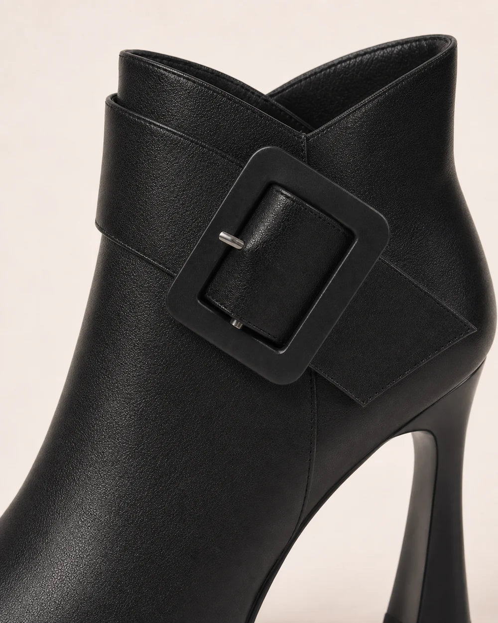 Women's pointed-toe buckle ankle boots, black gallery view. — momount-clara-black-buckle-boots-05.webp