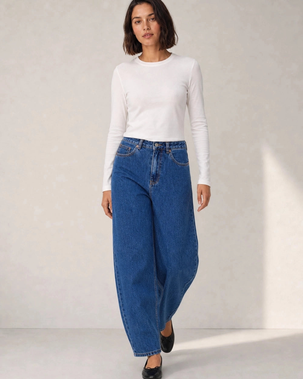 Women's high-rise barrel jeans in Medium blue, movement view. — womens-barrel-jeans-medium-blue-06-movement.webp